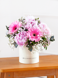 Peony Sweetheart - Hatbox – Express your love and affection with our Peony Sweetheart hatbox, featuring delicate pink peonies,...