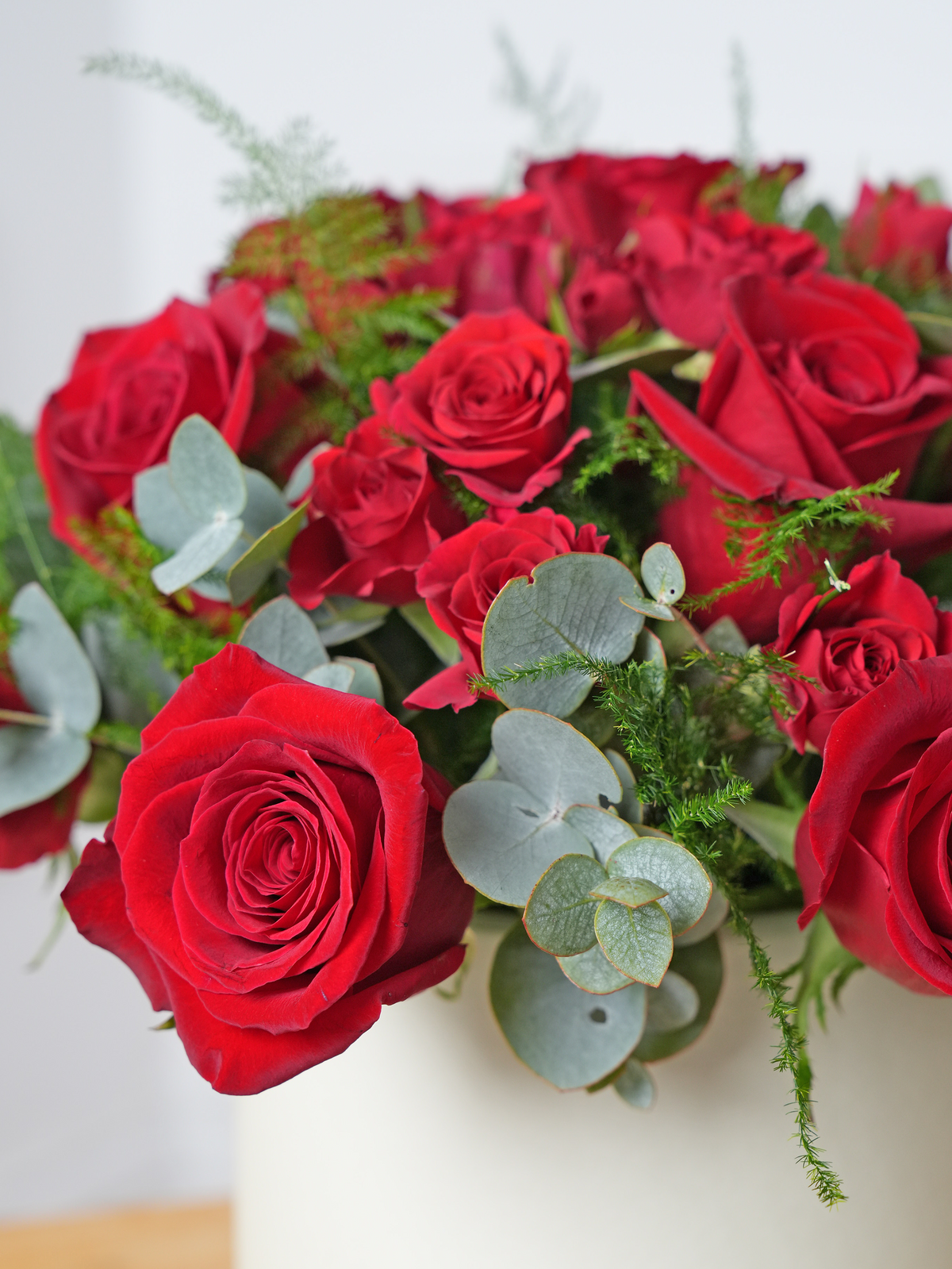 Valentine 12 Red Roses - Hatbox