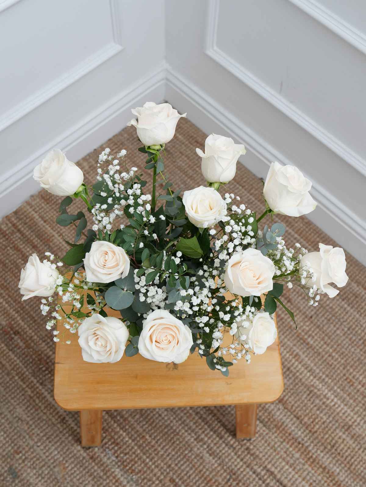 Women&#39;s Day 12 Long Stem White Roses - Vase