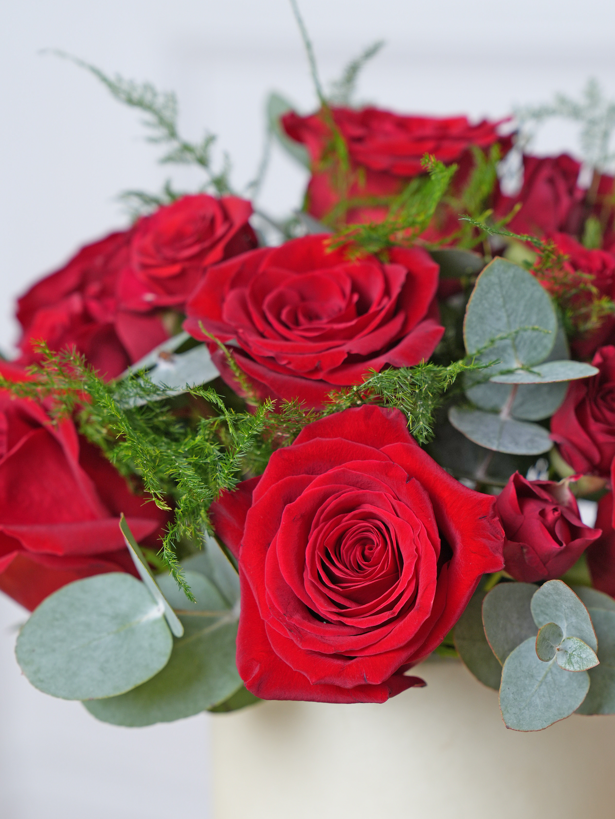 Women&#39;s Day 9 Red Roses - Hatbox