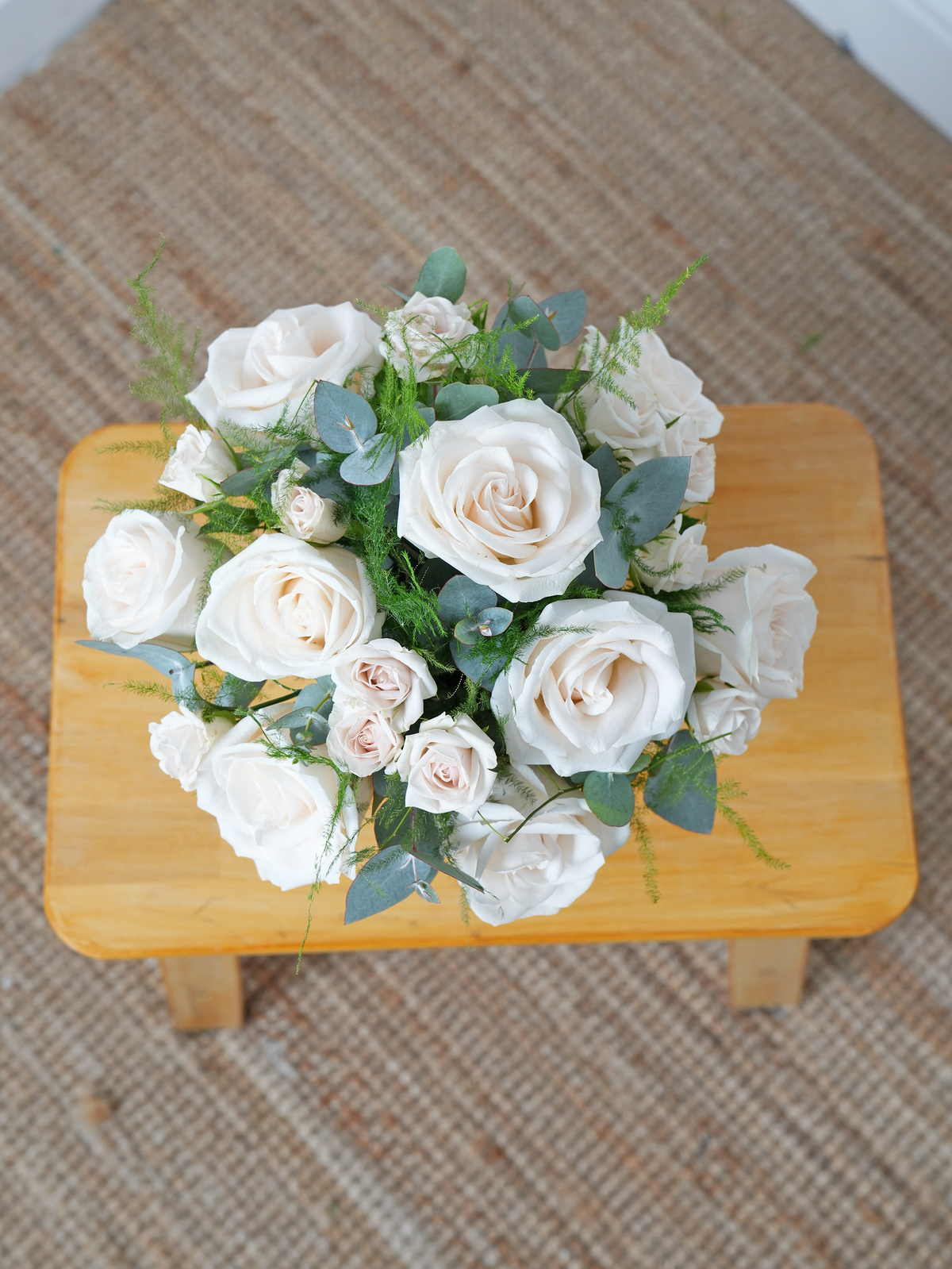 Valentine 9 White Roses - Hatbox