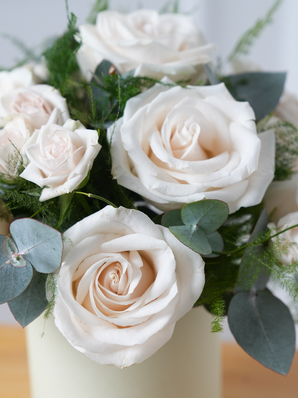 Valentine 9 White Roses - Hatbox