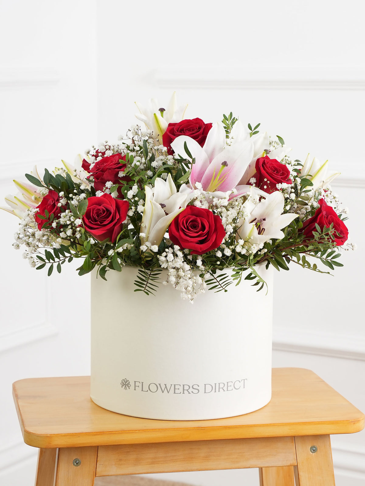 Women&#39;s Day Red Roses and Pink Lily - Hatbox