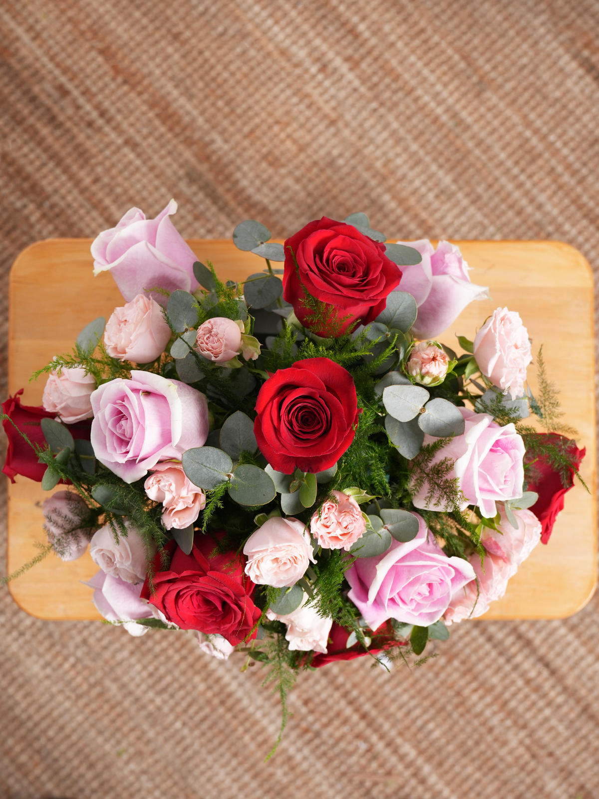 Valentine 12 Red &amp; Pink Rose - Hatbox