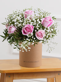 Pink Roses Hatbox – Celebrate any special occasion with our 12 Pink Roses Hatbox arrangement, expertly crafted with delicate...