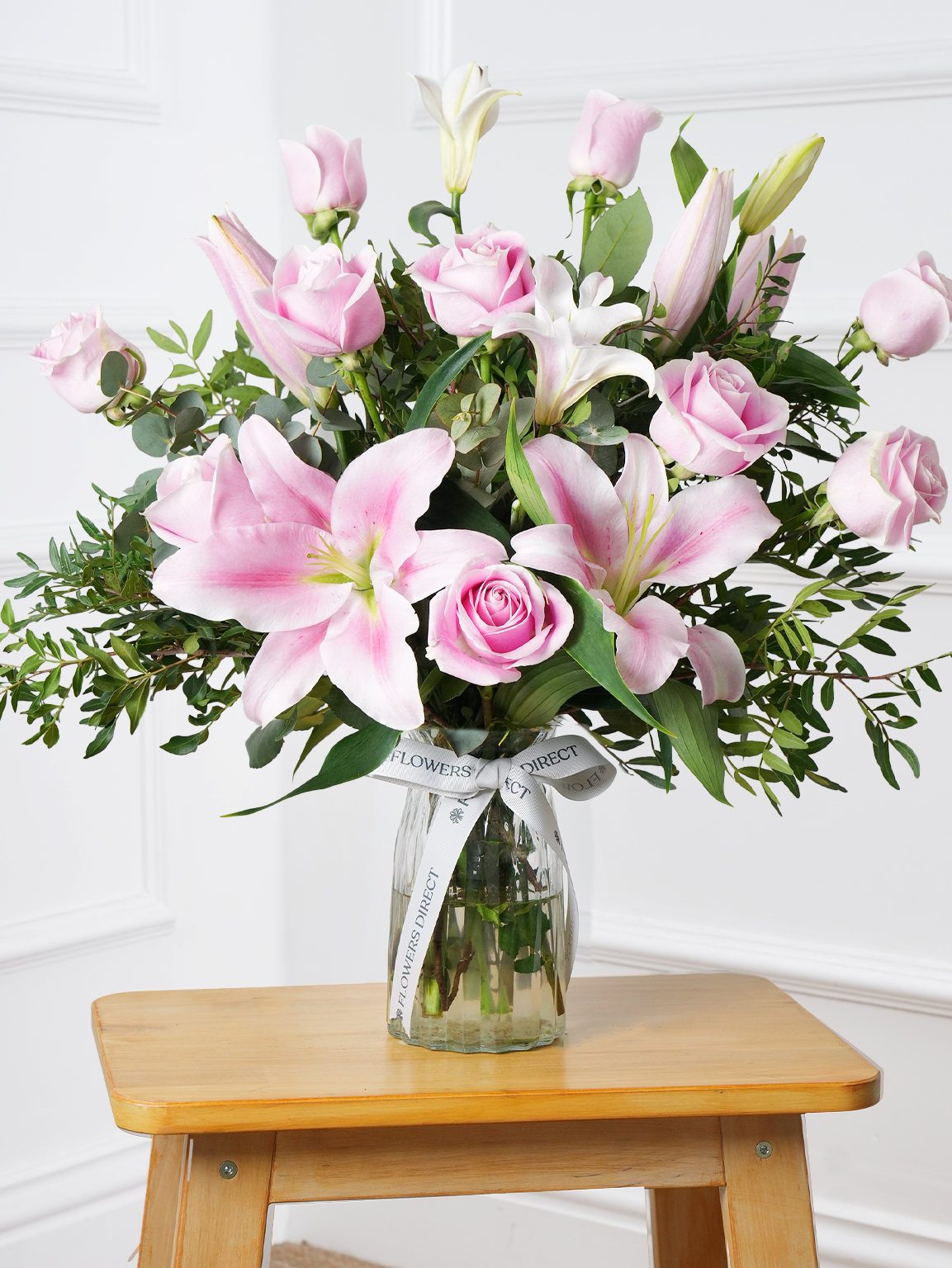 Women&#39;s Day Pink Roses and Pink Lily - Vase