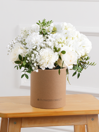 Pure Bliss Hatbox – Indulge in the pure and serene beauty of our "Pure Bliss" arrangement, featuring pristine...