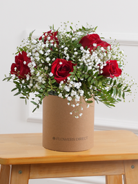 Red Roses Hatbox – Celebrate any special occasion with our stunning red roses hatbox, elegantly complemented by gypsophillia and...