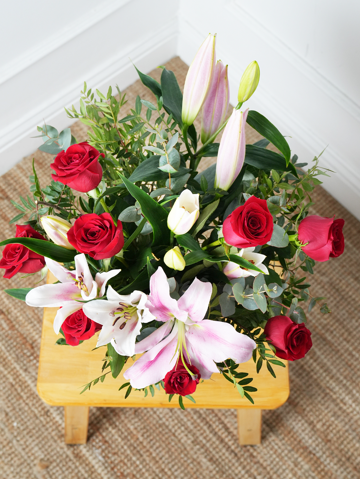 Women&#39;s Day Red Roses and Pink Lily - Vase Gift Set