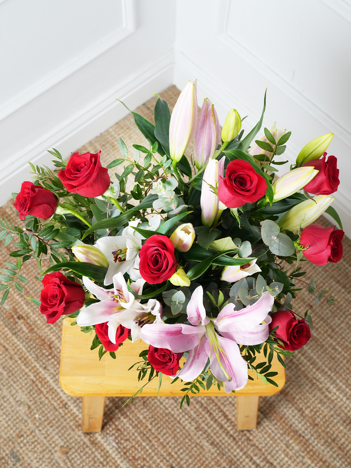 Women&#39;s Day Red Roses and Pink Lily - Vase Gift Set