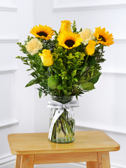 Sunflower Vase – The Sunny Day Floral Arrangement is a vibrant and cheerful mix of sunflowers, yellow...