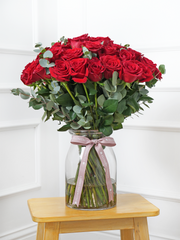 50 Red roses with a vase – A grand gesture of love and admiration. Our 50 Long-Stem Red Roses – Vase...