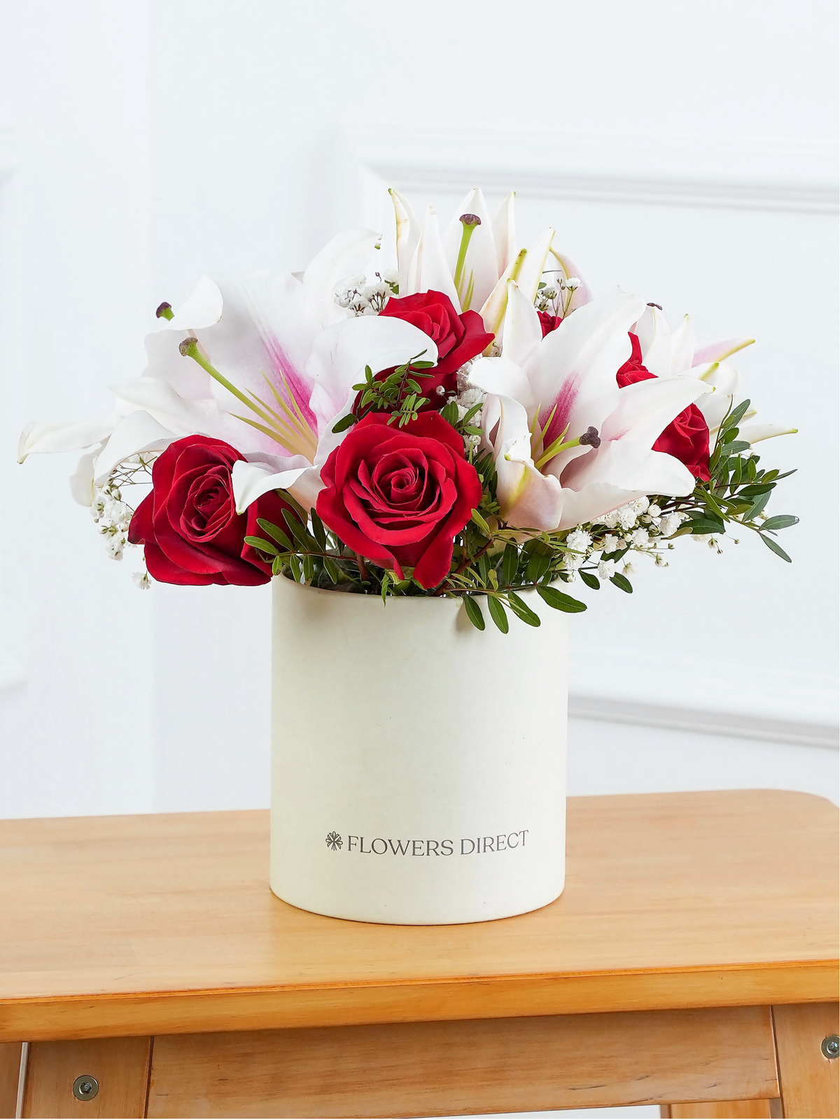 Women&#39;s Day Red Roses and Pink Lily - Hatbox